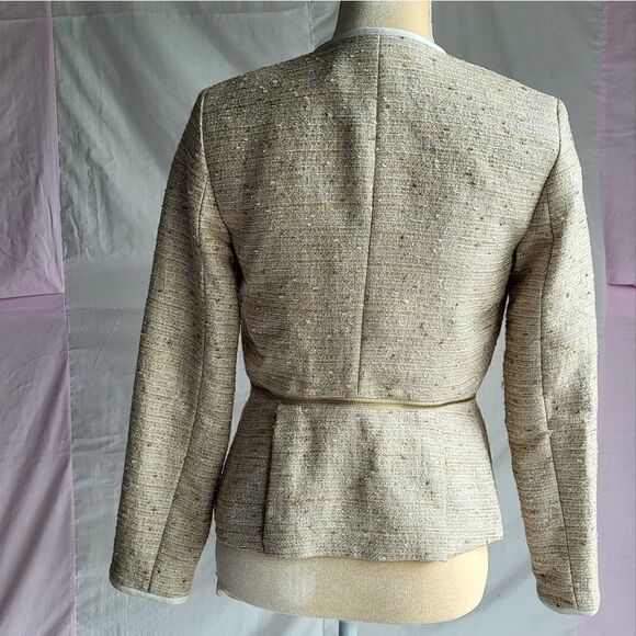 Magaschoni Beige Tweed Full or Crop Blazer, White Trim Size Small - Picture 8 of 15